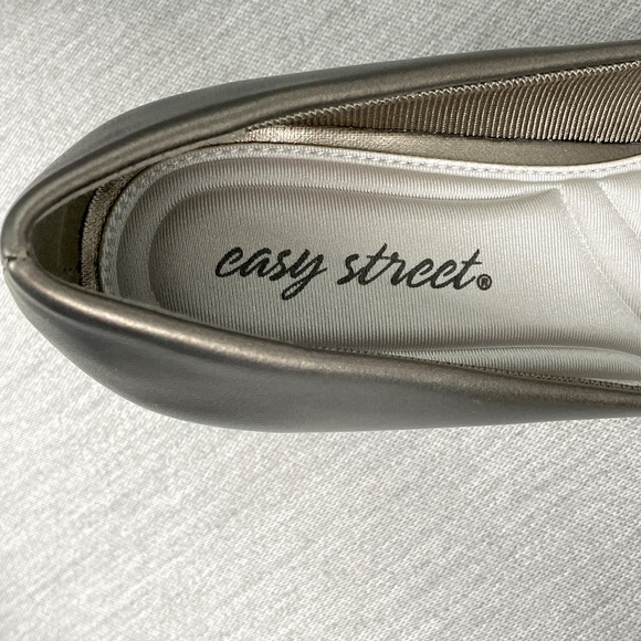 Easy Street Fabulous Pump Size 9 Med NIB - Picture 8 of 8